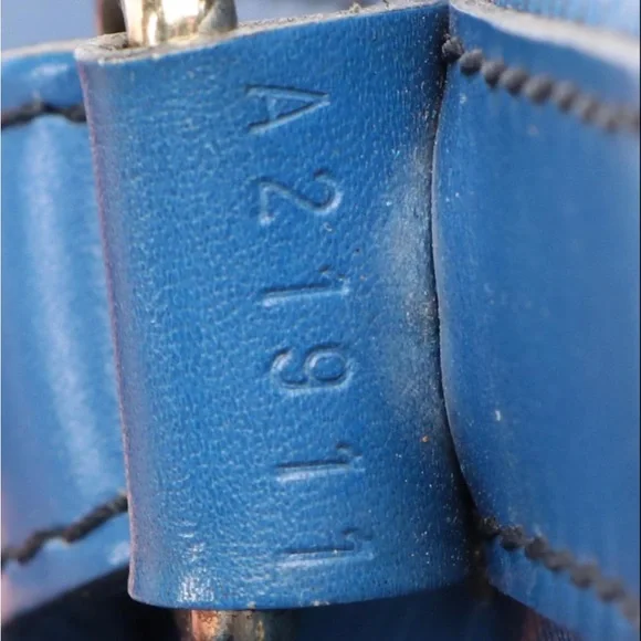 Louis Vuitton Petit Noé Bucket Bag in Toledo Blue Epi Leather - GUC